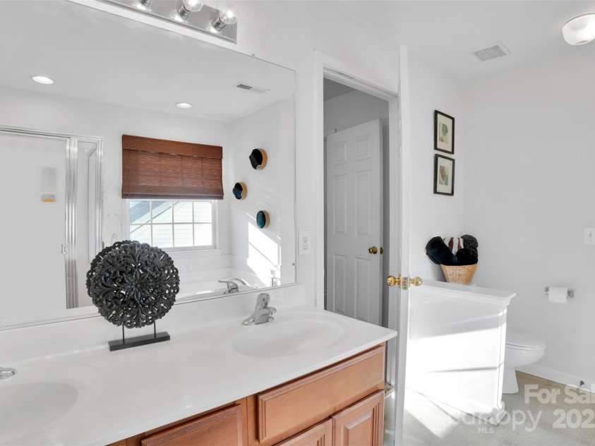 136 Crestwood Drive, Mount Holly, NC 28120.  MLS# CAR4284849, YatesRealty ID 31696. 