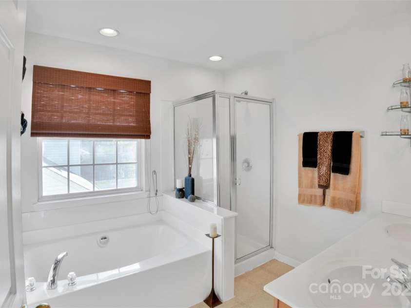 136 Crestwood Drive, Mount Holly, NC 28120.  MLS# CAR4284849, YatesRealty ID 31696. Primary en-suite Bathroom