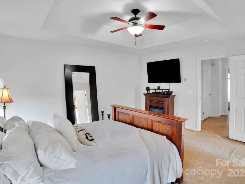 136 Crestwood Drive, Mount Holly, NC 28120.  MLS# CAR4284849, YatesRealty ID 31696. Primary room