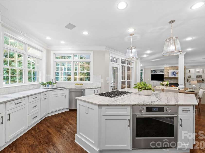 2539 Grimmersborough Lane, Charlotte, NC 28270.  MLS# CAR4384448, YatesRealty ID 31696. Large windows  overlooking the backyard