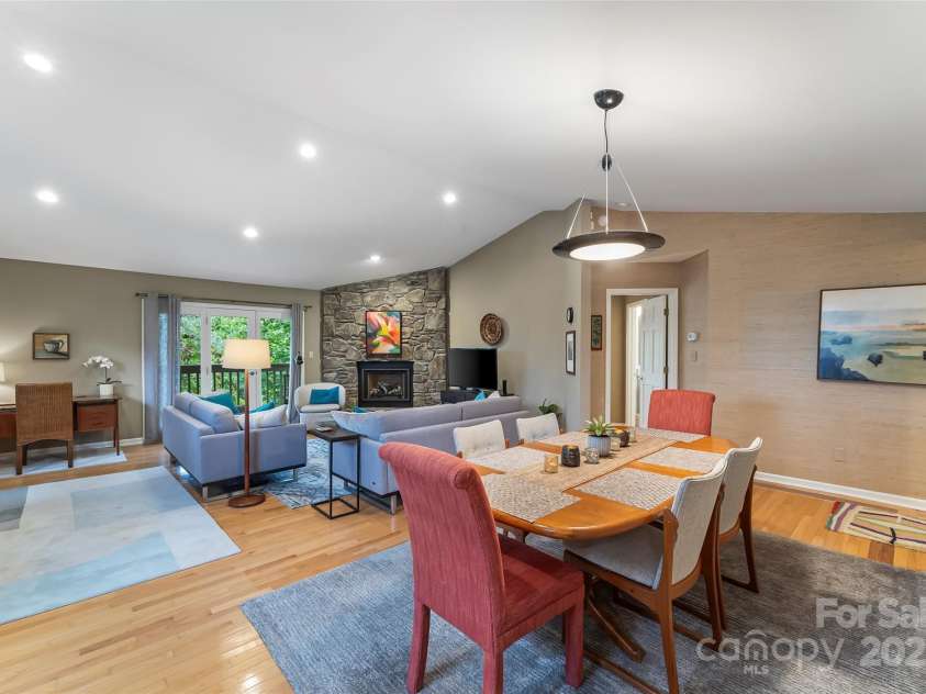 1801 Timber Trail, Asheville, NC 28804.  MLS# CAR4288825, YatesRealty ID 31697. 