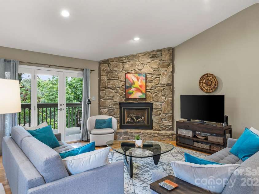 1801 Timber Trail, Asheville, NC 28804.  MLS# CAR4288825, YatesRealty ID 31697. 