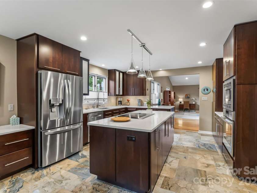 1801 Timber Trail, Asheville, NC 28804.  MLS# CAR4288825, YatesRealty ID 31697. 