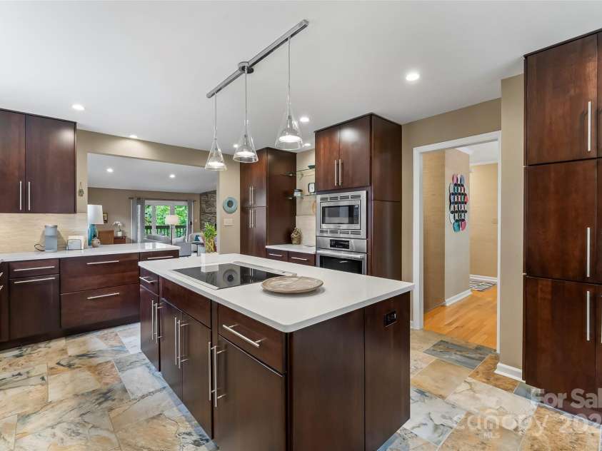 1801 Timber Trail, Asheville, NC 28804.  MLS# CAR4288825, YatesRealty ID 31697. 