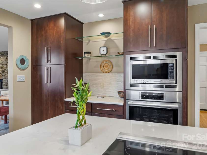 1801 Timber Trail, Asheville, NC 28804.  MLS# CAR4288825, YatesRealty ID 31697. 