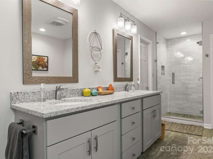 1801 Timber Trail, Asheville, NC 28804.  MLS# CAR4288825, YatesRealty ID 31697. 