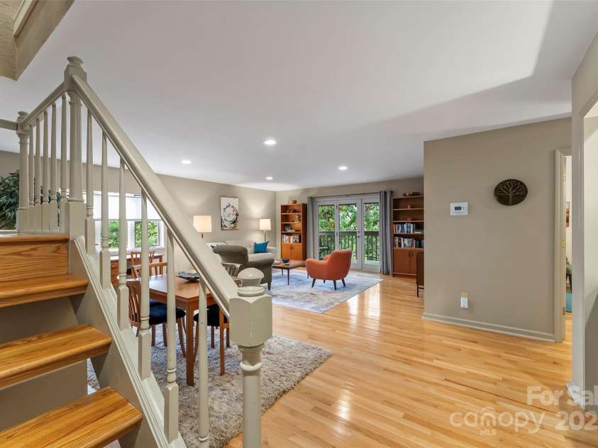 1801 Timber Trail, Asheville, NC 28804.  MLS# CAR4288825, YatesRealty ID 31697. 