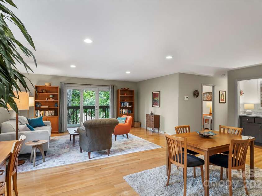 1801 Timber Trail, Asheville, NC 28804.  MLS# CAR4288825, YatesRealty ID 31697. 