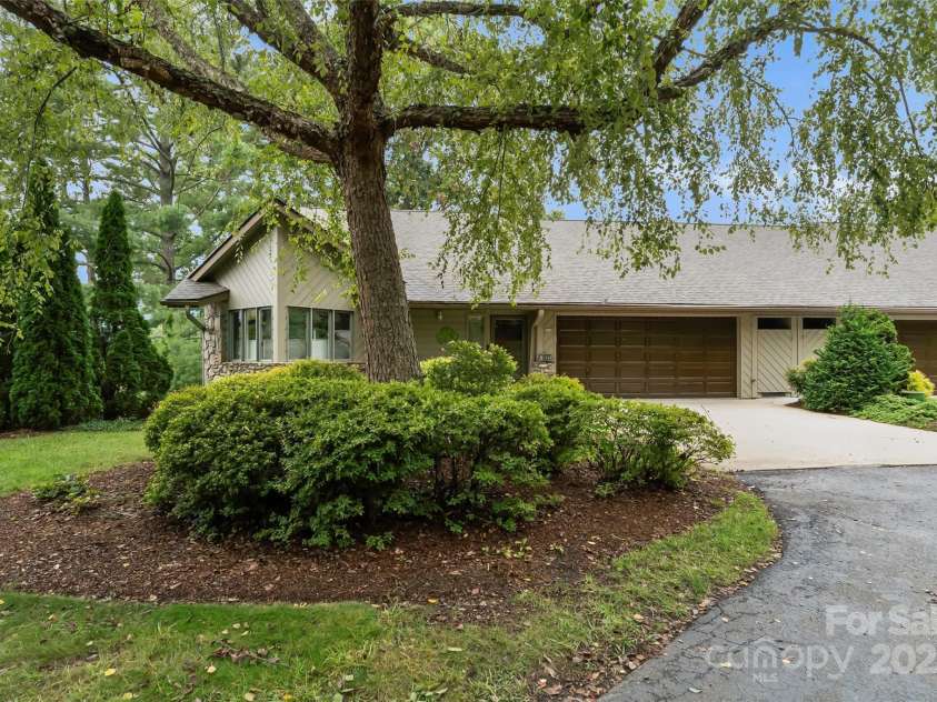 1801 Timber Trail, Asheville, NC 28804.  MLS# CAR4288825, YatesRealty ID 31697. 