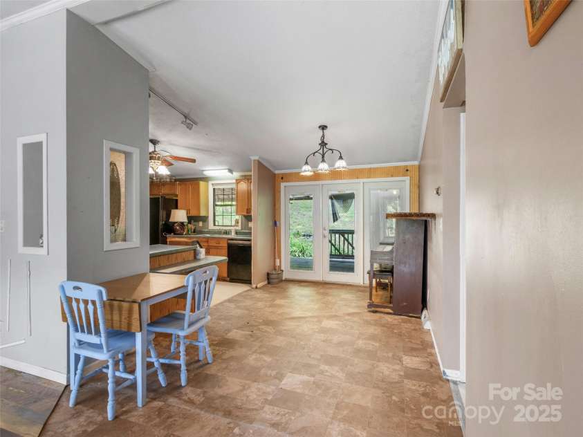 70 Barnyard Lane, Green Mountain, NC 28740.  MLS# CAR4290446, YatesRealty ID 31698. 