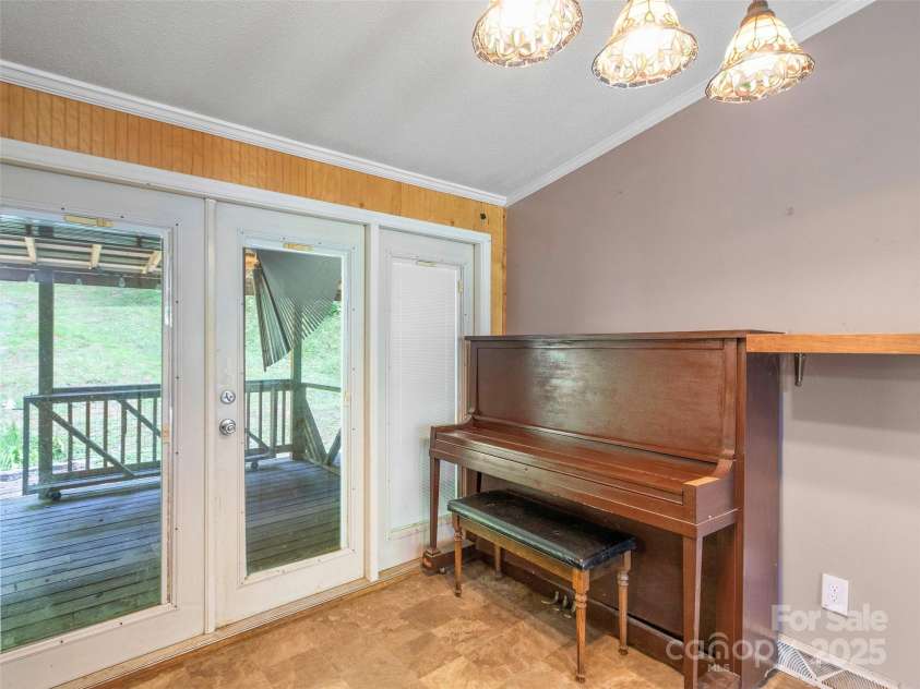 70 Barnyard Lane, Green Mountain, NC 28740.  MLS# CAR4290446, YatesRealty ID 31698. 