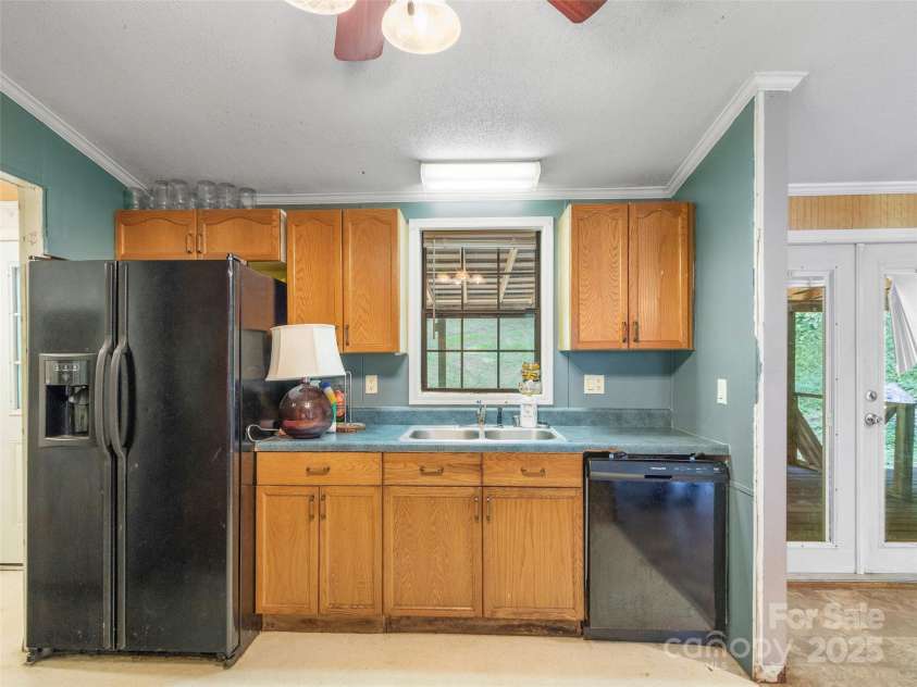 70 Barnyard Lane, Green Mountain, NC 28740.  MLS# CAR4290446, YatesRealty ID 31698. 