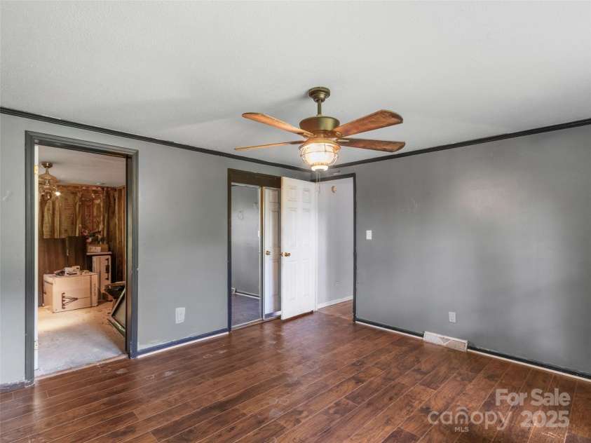 70 Barnyard Lane, Green Mountain, NC 28740.  MLS# CAR4290446, YatesRealty ID 31698. 