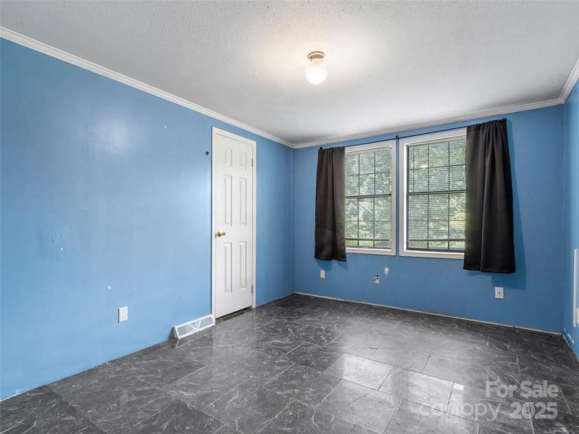 70 Barnyard Lane, Green Mountain, NC 28740.  MLS# CAR4290446, YatesRealty ID 31698. 