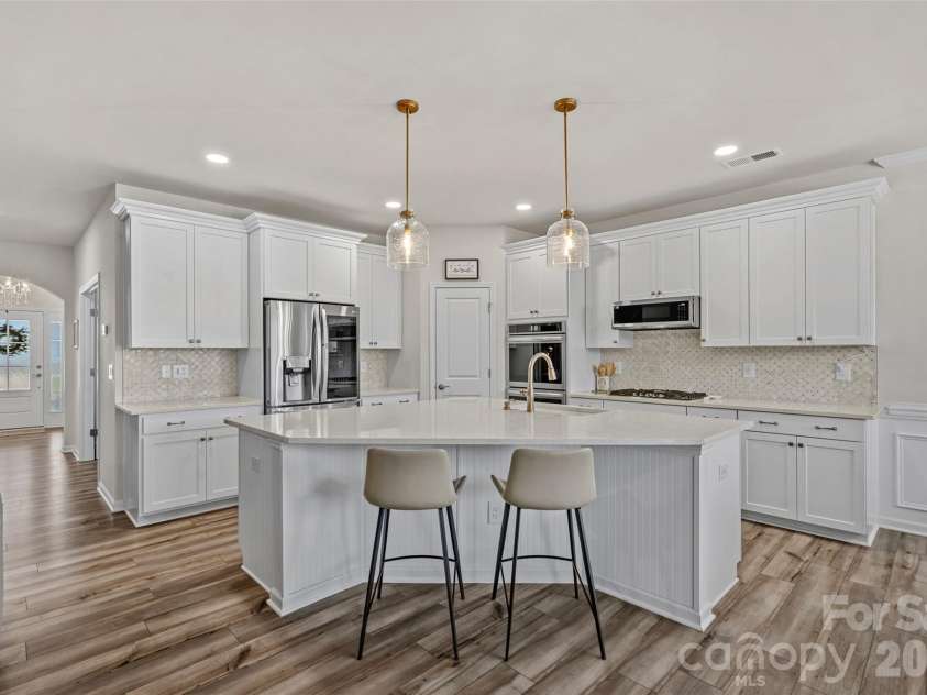 1969 Copper Path Drive, Fort Mill, SC 29715.  MLS# CAR4390791, YatesRealty ID 31699. Gourmet Kitchen