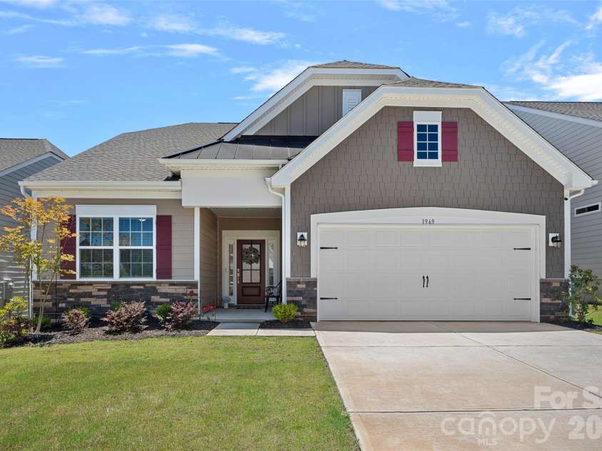 1969 Copper Path Drive, Fort Mill, SC 29715.  MLS# CAR4390791, YatesRealty ID 31699. Welcome to 1969 Copper Path!