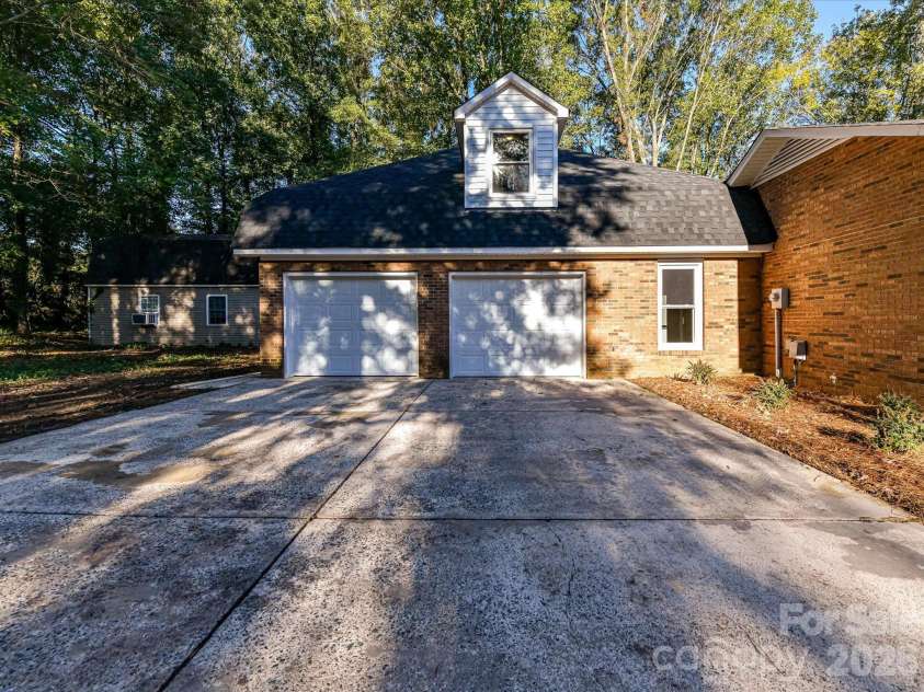 5509 Morgan Mill Road, Monroe, NC 28110.  MLS# CAR4436201, YatesRealty ID 3170. 