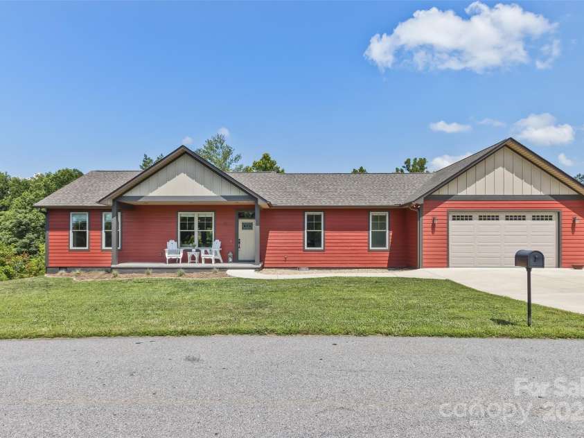 11 South Pine Drive, Weaverville, NC 28787.  MLS# CAR4274565, YatesRealty ID 31700. 