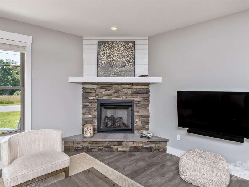 11 South Pine Drive, Weaverville, NC 28787.  MLS# CAR4274565, YatesRealty ID 31700. 