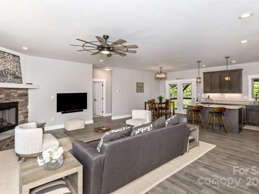 11 South Pine Drive, Weaverville, NC 28787.  MLS# CAR4274565, YatesRealty ID 31700. 