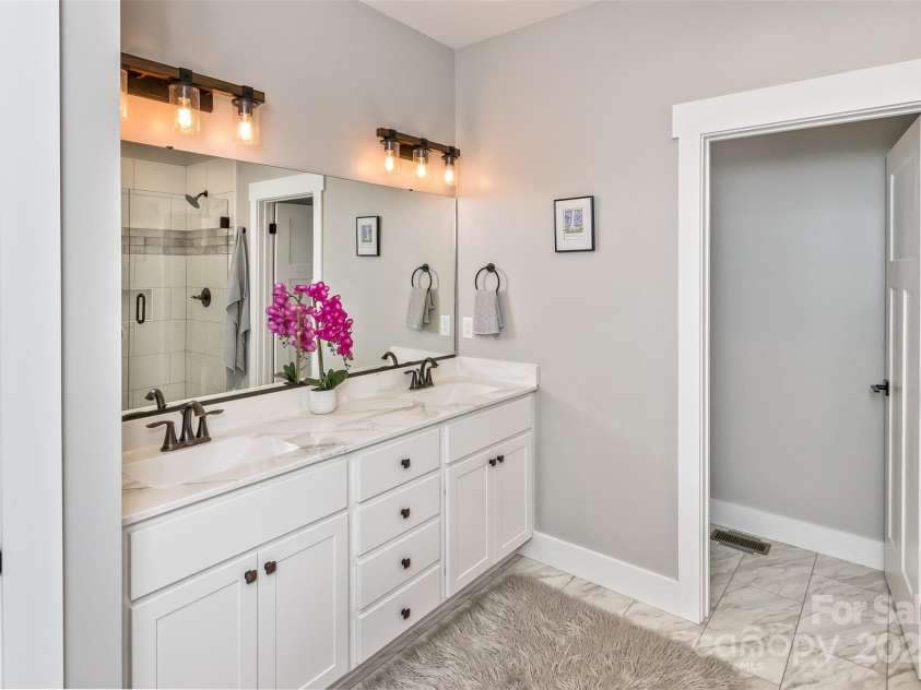 11 South Pine Drive, Weaverville, NC 28787.  MLS# CAR4274565, YatesRealty ID 31700. 