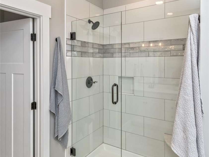 11 South Pine Drive, Weaverville, NC 28787.  MLS# CAR4274565, YatesRealty ID 31700. PRIMARY SHOWER