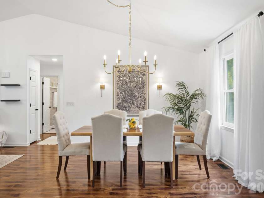 600 Gray Drive, Charlotte, NC 28213.  MLS# CAR4391536, YatesRealty ID 31700. 