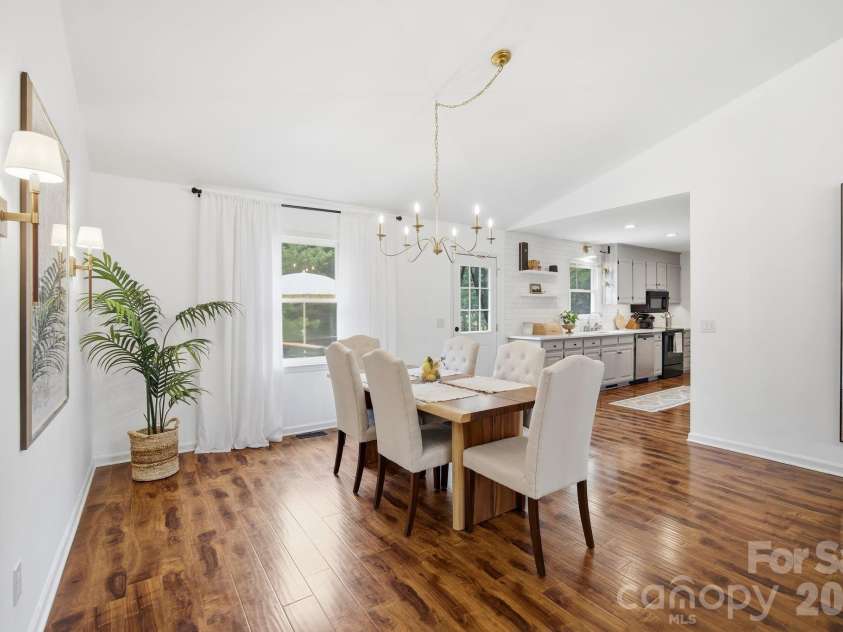 600 Gray Drive, Charlotte, NC 28213.  MLS# CAR4391536, YatesRealty ID 31700. 
