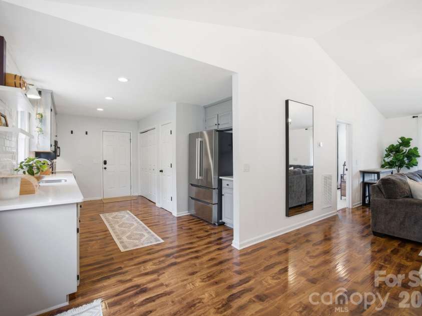 600 Gray Drive, Charlotte, NC 28213.  MLS# CAR4391536, YatesRealty ID 31700. 