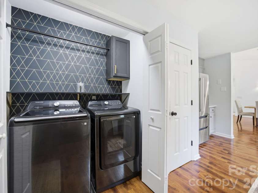 600 Gray Drive, Charlotte, NC 28213.  MLS# CAR4391536, YatesRealty ID 31700. 