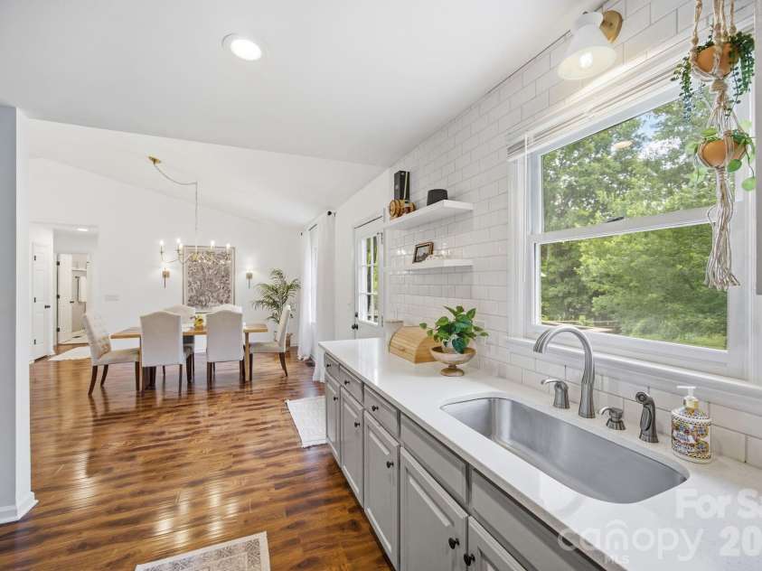 600 Gray Drive, Charlotte, NC 28213.  MLS# CAR4391536, YatesRealty ID 31700. 
