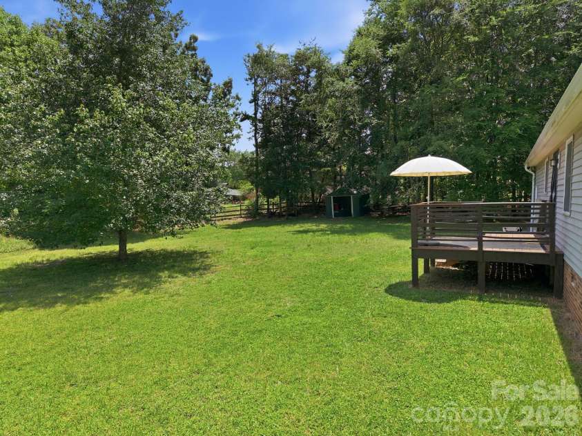 600 Gray Drive, Charlotte, NC 28213.  MLS# CAR4391536, YatesRealty ID 31700. 