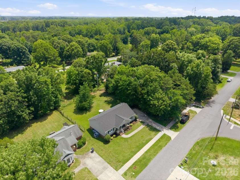 600 Gray Drive, Charlotte, NC 28213.  MLS# CAR4391536, YatesRealty ID 31700. 