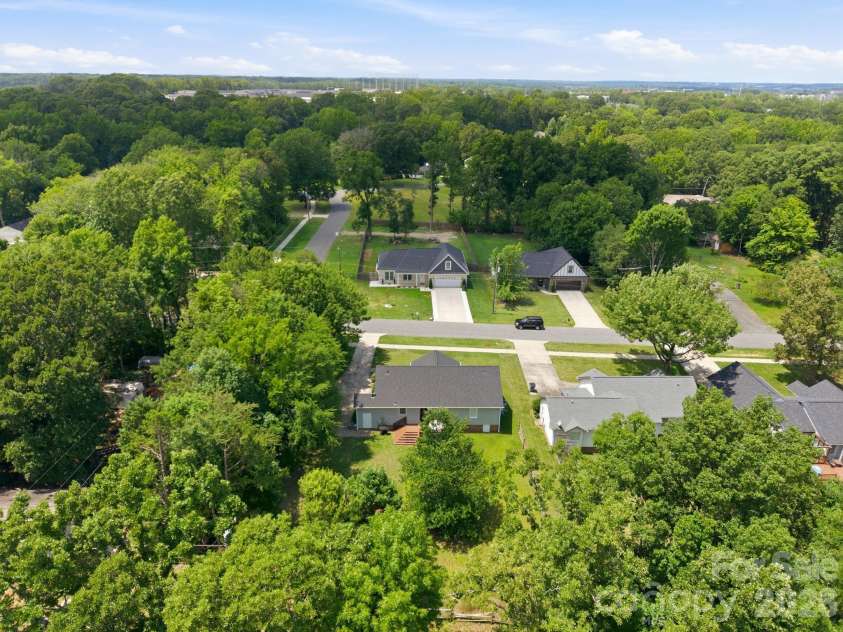 600 Gray Drive, Charlotte, NC 28213.  MLS# CAR4391536, YatesRealty ID 31700. 