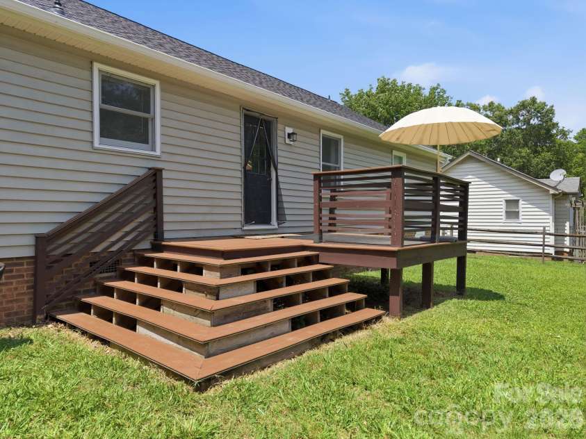 600 Gray Drive, Charlotte, NC 28213.  MLS# CAR4391536, YatesRealty ID 31700. Back deck