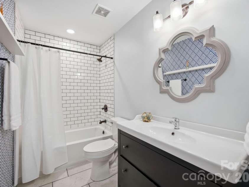 600 Gray Drive, Charlotte, NC 28213.  MLS# CAR4391536, YatesRealty ID 31700. Hall bath