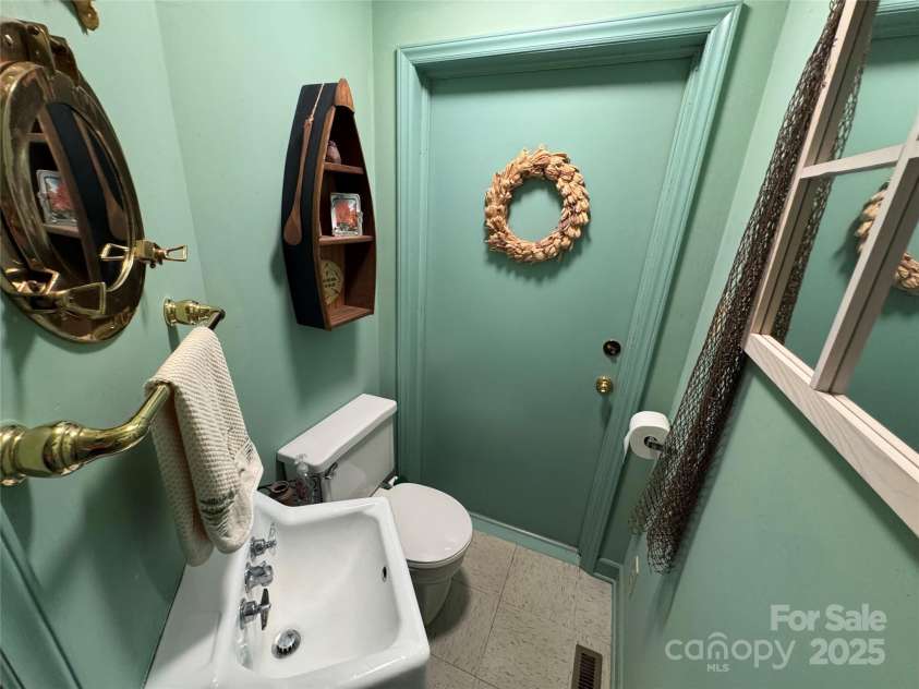 179 Mountainview Lane, Troy, NC 27371.  MLS# CAR4283240, YatesRealty ID 31701. 