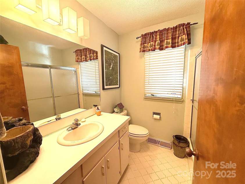 179 Mountainview Lane, Troy, NC 27371.  MLS# CAR4283240, YatesRealty ID 31701. 