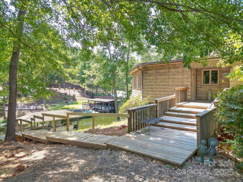 179 Mountainview Lane, Troy, NC 27371.  MLS# CAR4283240, YatesRealty ID 31701. 
