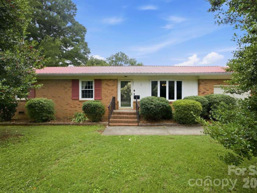 635 Fieldstone Road, Mooresville, NC 28115.  MLS# CAR4389482, YatesRealty ID 31701. 