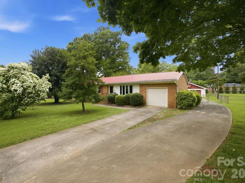 635 Fieldstone Road, Mooresville, NC 28115.  MLS# CAR4389482, YatesRealty ID 31701. 