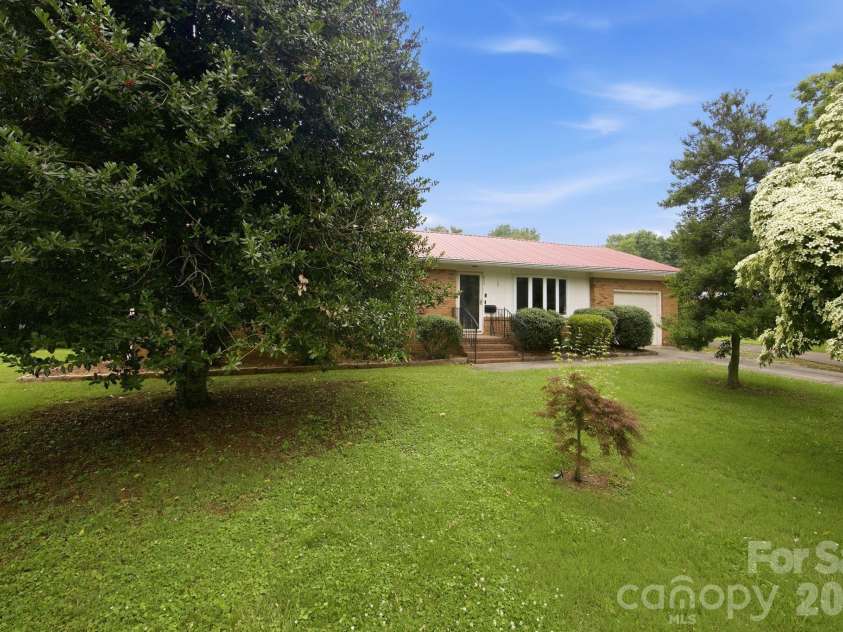 635 Fieldstone Road, Mooresville, NC 28115.  MLS# CAR4389482, YatesRealty ID 31701. 
