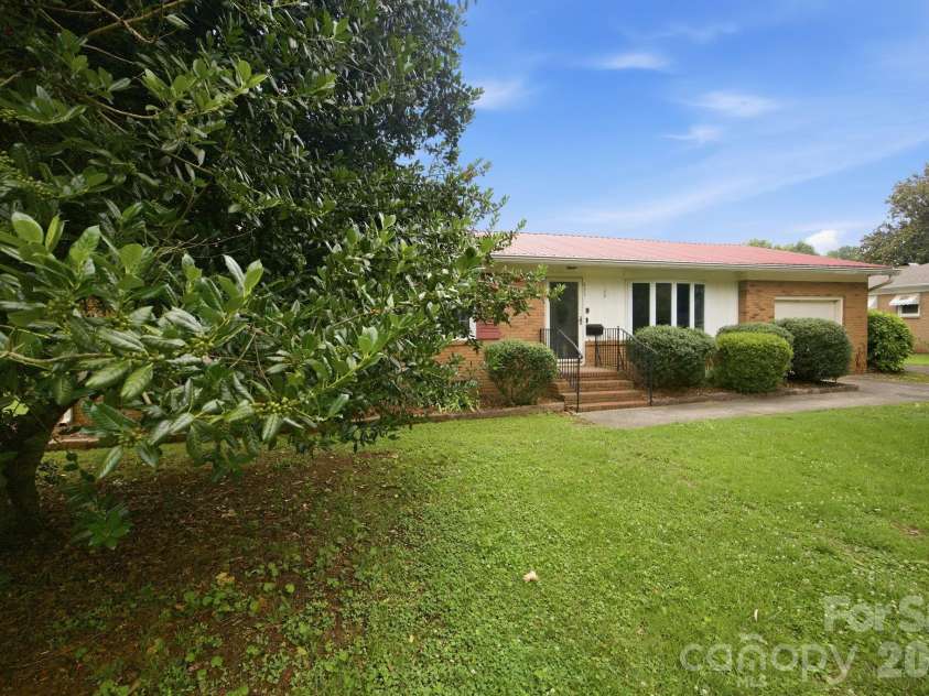 635 Fieldstone Road, Mooresville, NC 28115.  MLS# CAR4389482, YatesRealty ID 31701. 