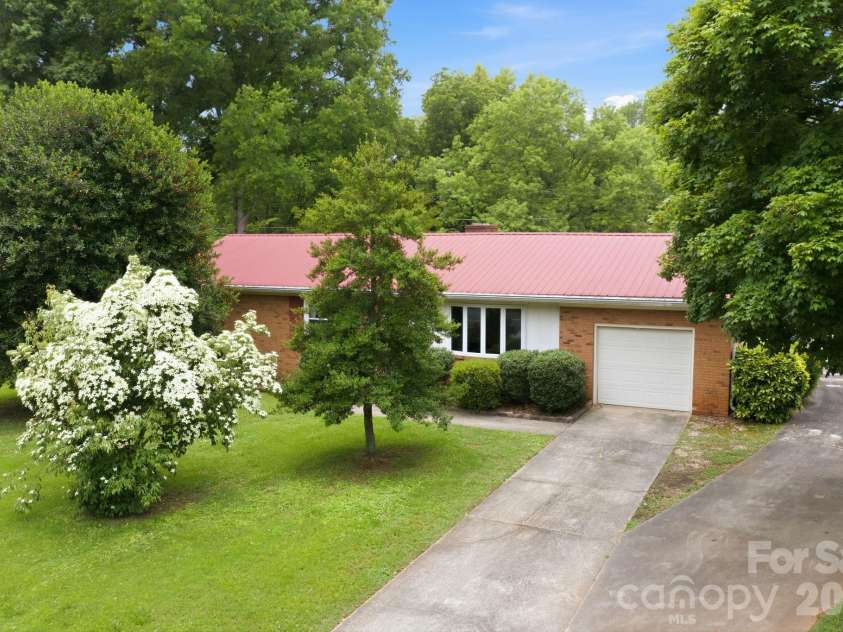 635 Fieldstone Road, Mooresville, NC 28115.  MLS# CAR4389482, YatesRealty ID 31701. 