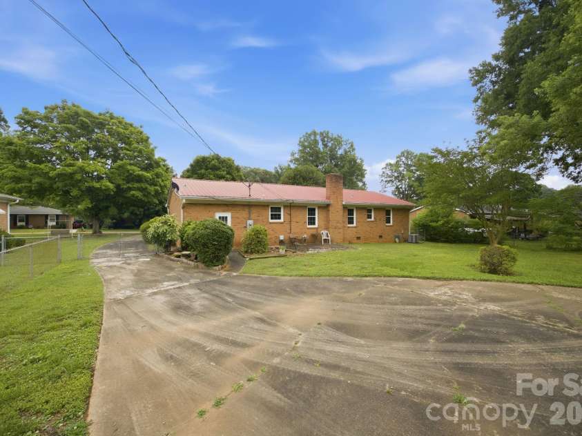 635 Fieldstone Road, Mooresville, NC 28115.  MLS# CAR4389482, YatesRealty ID 31701. 