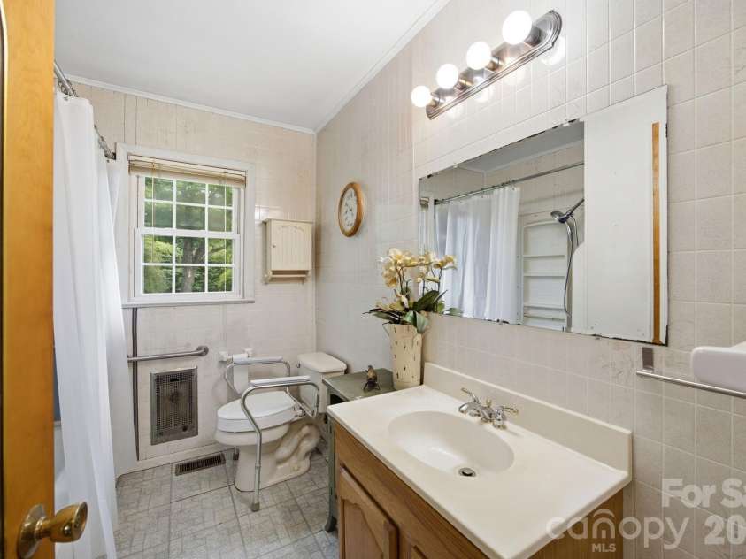 635 Fieldstone Road, Mooresville, NC 28115.  MLS# CAR4389482, YatesRealty ID 31701. 