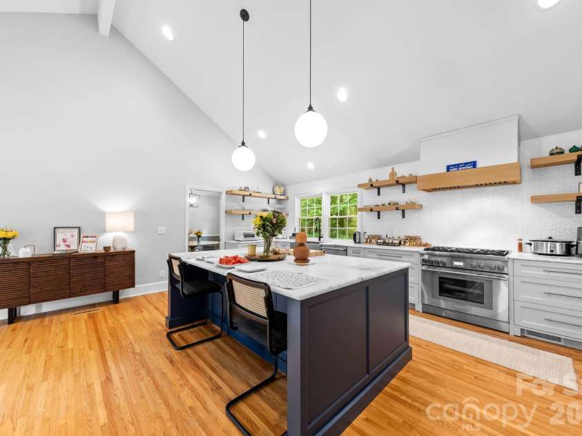 6620 Newhall Road, Charlotte, NC 28270.  MLS# CAR4391690, YatesRealty ID 31702. Kitchen