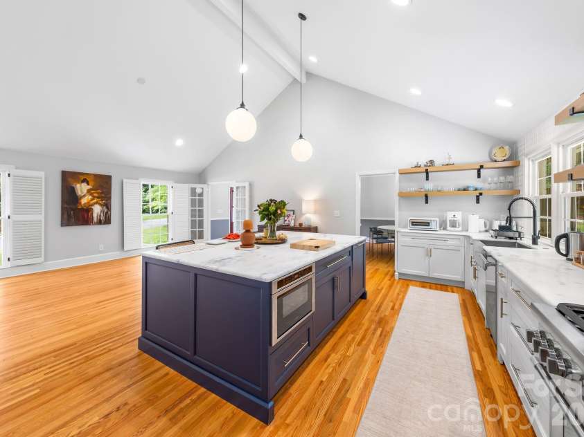 6620 Newhall Road, Charlotte, NC 28270.  MLS# CAR4391690, YatesRealty ID 31702. Kitchen