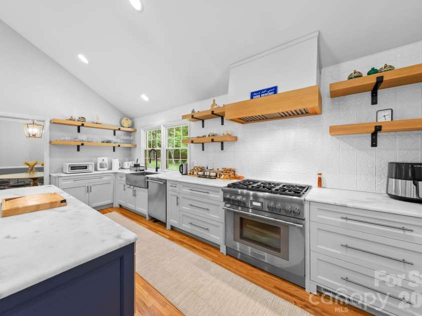 6620 Newhall Road, Charlotte, NC 28270.  MLS# CAR4391690, YatesRealty ID 31702. Kitchen