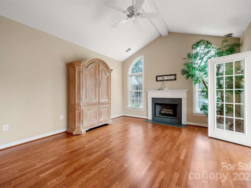 8268 Windsor Ridge Drive, Charlotte, NC 28277.  MLS# CAR4287695, YatesRealty ID 31702. 